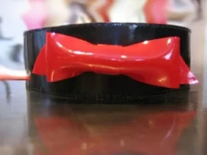 Latex Halsband mit Schleifchen