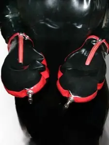 Inflatable latex gloves